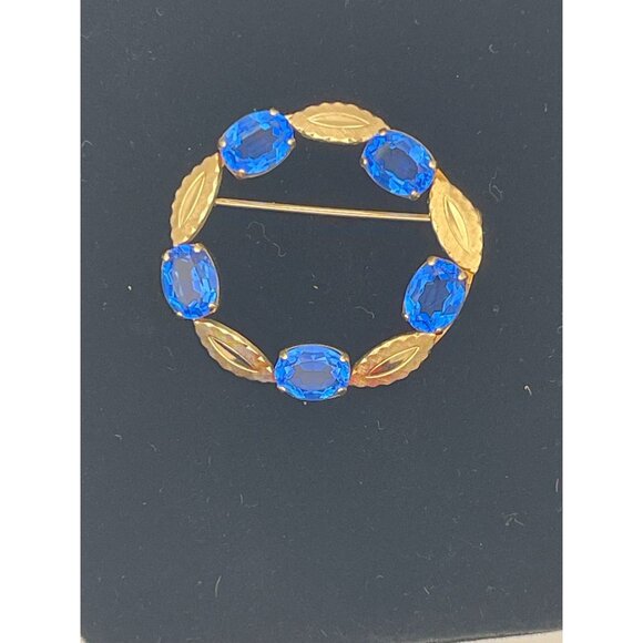 Vintage V.D. Brooch 12K GF Blue Rhinestones Circle Wreath 1.5" - Picture 5 of 6